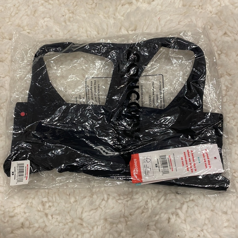 Black XS Saucony Skyrocket Bra